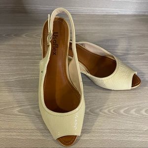 USAFlex Comfort Leather Cream Peep-toe Wedges Sz 8